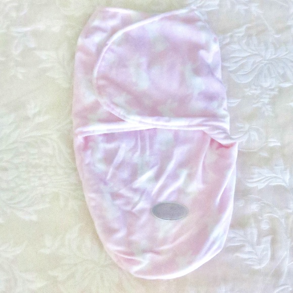 Blankets & Beyond Baby Swaddle Blanket NWOT - Picture 1 of 5